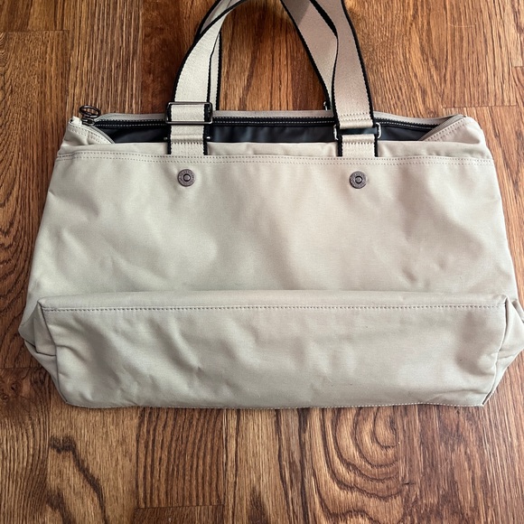 Lacoste multi use shoulder bag! Khaki canvas bag for travel, laptop etc! - Picture 3 of 4